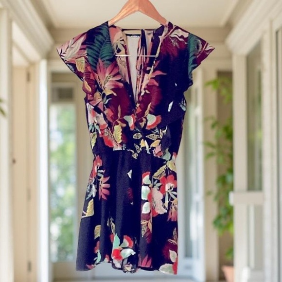 Band Of Gypsies boho, vibrant,flirty tropical patterned romper SZ XS - Picture 1 of 4